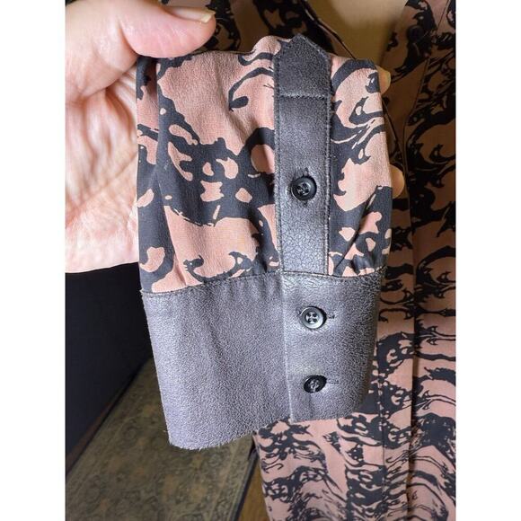 Addison SZ S 100% Silk Button Up Tunic Blouse Artsy Colorful Abstract Print Work - Picture 4 of 10